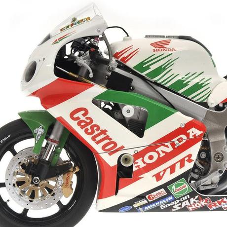 Honda VTR 1000  V.Rossi & C.Edwards Team Castrol Honda 8 Hours Suzuka 2000 L.E. 5099 pcs. by Minichamps