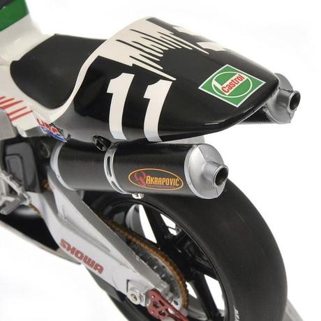 Honda VTR 1000  V.Rossi & C.Edwards Team Castrol Honda 8 Hours Suzuka 2000 L.E. 5099 pcs. by Minichamps