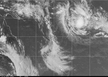 Ciclone Evan in rotta per le Fiji