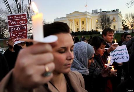 Candle Light Vigil Held At White House For Victims Of Elementary School Shooting Adam Lanza – Sotto psicofarmaci per disturbo della personalità