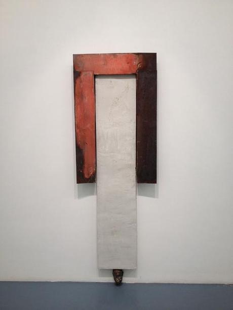 Alessandro Bergonzoni Fabbri Contemporary Art Milano, ATLANTIDEO, 2012, LAMIERA,CEMENTO E TESTA IN GESSO -73 x 217 x 12 cm