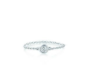 390 € per l'anello in argento e diamante di Tiffany & co.