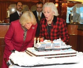 Sua Altezza Reale, la Duchessa di Cornovaglia, a bordo di Queen Victoria per il quinto anniversario della nave