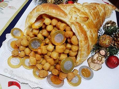 Struffoli di Natale in Cornucopia di Sfoglia