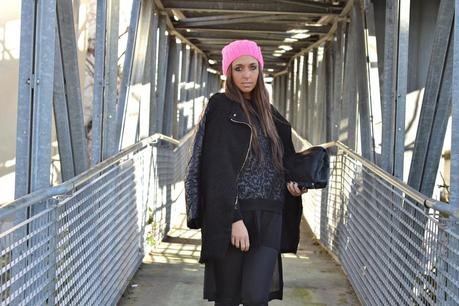 The Total black (and PINK hat!)