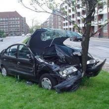 Quattro Castella Auto contro albero Giovane in gravi condizioni