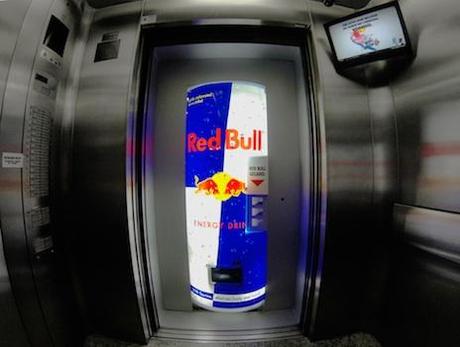 L'ascensore Red Bull... ti ricarica