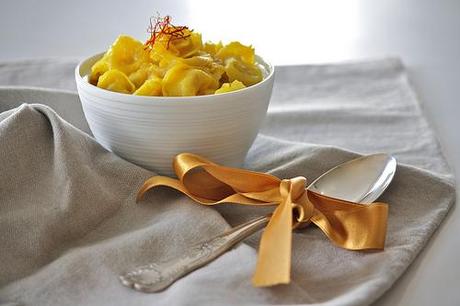 Cappelletti all'emiliana in brodo di zafferano e porri IMG_3667