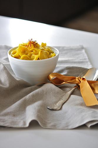 Cappelletti all'emiliana in brodo di zafferano e porri IMG_3677