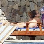 Jessica Alba in spiaggia a Cabo San Lucas05