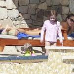 Jessica Alba in spiaggia a Cabo San Lucas06