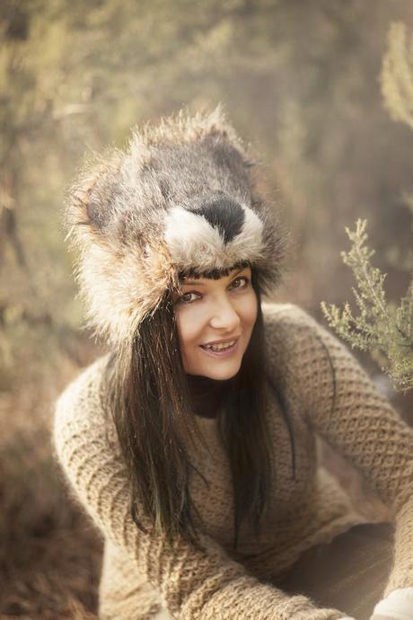Smilingischic, fashion blog, primo piano, Sandra Bacci, Everything changes, tonalità cioccolato, cappello con orso, Asos, folletto, Everything changes