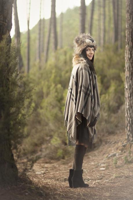 Smilingischic, fashion blog, outfit, Everything changes, tonalità cioccolato, cappello con orso, Asos, folletto, Everything changes