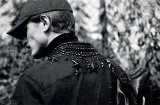 Jarrod Scott in Dolce & Gabbana e Givenchy su Fashionisto #6 Jarrod Scott in Dolce & Gabbana e Givenchy su Fashionisto #6