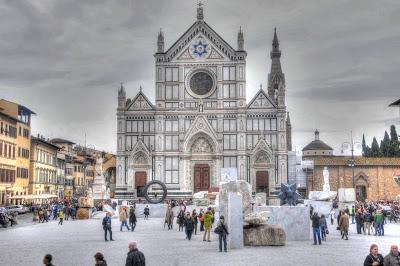 La croce di Piazza Santa Croce di Mimmo Paladino