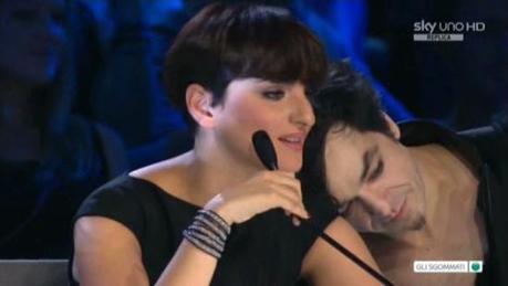 Dettagli X Factor 2012: il bracciale di Arisa