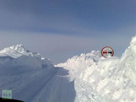 RUSSIA: CASE, AUTO E STRADE SCOMPARSE SOTTO LA NEVE