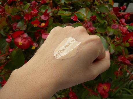 Review: Almay Clear Complexion BlemisHeal Technology Foundation n. 140 Buff