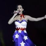Katy Perry canta per Obama con l’abito a stelle e strisce