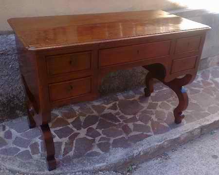 Il restauro di una scrivania napoletana