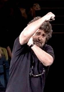 Perche’ Beppe Grillo si tiene alla larga da Roberto Saviano?