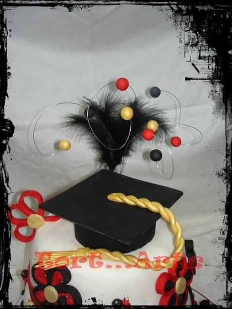 Torta di laurea a tre piani..decorata con la tecnica dei ...