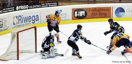 Hockey su Ghiaccio: Bolzano guida il Master Round, Asiago ai Playoff e primo shutout italiano per Tyler Plante. (by Vito De Romeo)