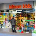 Lady Gaga, coloratissima fa shopping da Kitson Kids03