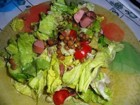 Ricette con avanzi: insalata con legumi insalata-avanzi