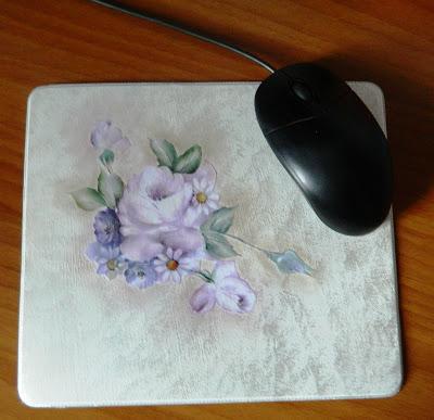 Ricicliamo vecchi ombretti e gadget aziendali: il tappetino per il mouse