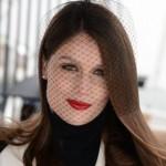 Laetitia Casta, mini cappotto bianco alla sfilata Dior