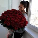 San Valentino, la crisi degli innamorati. Pronti rincari per fiori e cioccolatini