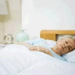 Anziani senza memoria? Colpa (anche) del poco sonno