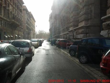 Piazza Cavour. Parcheggio e giardino sembrano Zurigo, il resto sembra Il Cairo