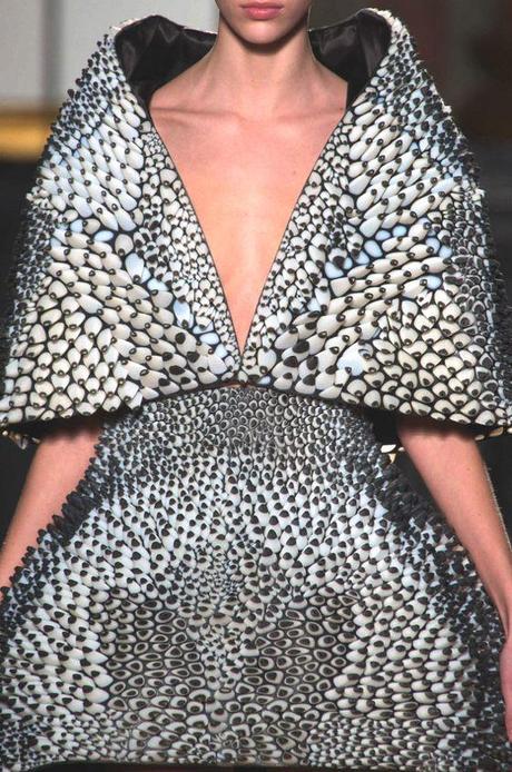 STAMPE E PATTERNS NELLE SFILATE DI PARIGI