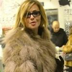 Paola Barale, shopping a Roma con i calzoni da clown 02