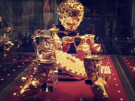 Appello del Papa alla povertà e castità pezzi-del-tesoro