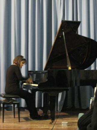 La buona musica del pianoforte nel fascino del concerto di una giovane pianista Un momento del concerto in Sala Convegni a Lonigo