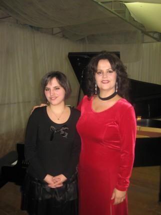 La buona musica del pianoforte nel fascino del concerto di una giovane pianista Maria Beatrice Boscaro, pianista, con la madre Maria Rita Schenato, pianista e cantante soprano