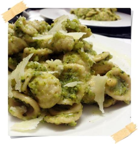 Orecchiette di orzo alla crema di broccoletti, pinoli e scaglie di pecorino