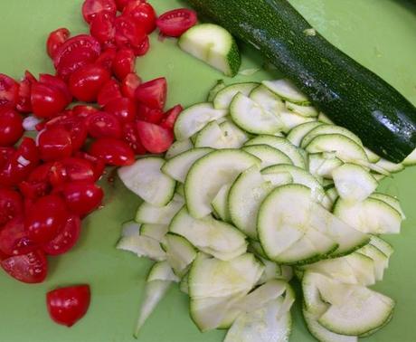 SHRIMP WITH ZUCCHINI AND TOMATO PASTA