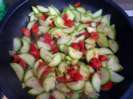 SHRIMP WITH ZUCCHINI AND TOMATO PASTA