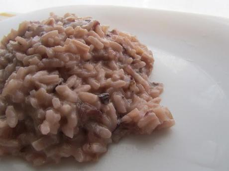 Risotto con Radicchio Rosso e Crema di Tartufo Bianco.