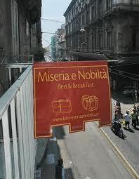 Miseria e Nobiltà, il bed and breakfast per un soggiorno a Napoli