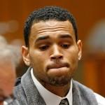 Chris Brown torna in tribunale accompagnato da Rihanna