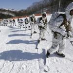 Corea del Sud militari a torso nudo sulla neve08