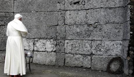 Il Papa si è dimesso Il Papa si è dimesso