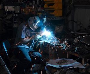 Che fare con i pezzi di vecchie auto? Opere d’arte, naturalmente 20130212-000217.jpg