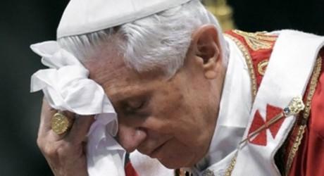 Papa-Benedetto-XVI-stanco