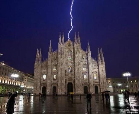 La foto falsa del fulmine su Milano